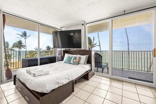 Amazing Beachfront Condo w/ AC