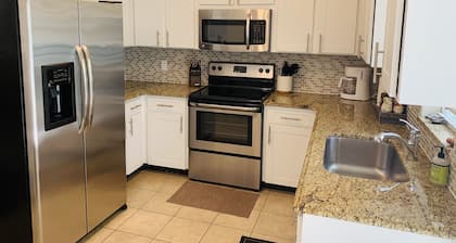 ★TROPIC VIBE★ Walk to Hyde Park, SOHO, Bayshore