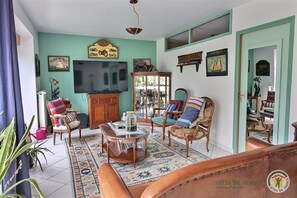 Televisión, oficina