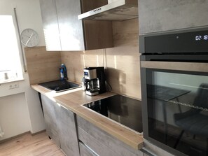Kühlschrank, Ofen, Herdplatte, Geschirrspüler
