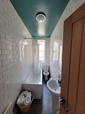 Apartment | Bathroom