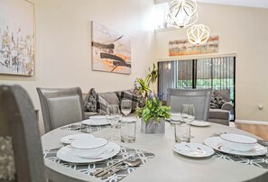 Family Apartment | Dining room - 3648 Orlando Vacational Apartment 2nd floor, Lake view (Orlando)