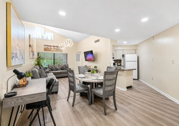 A modern living space with a dining area, kitchen, and seating area. - 3648 Orlando Vacational Apartment 2nd floor, Lake view (Orlando)