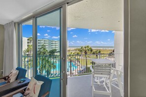 Outdoor dining - Sandcastle Condominium Unit 326 (Port Aransas)