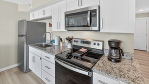 茶具/咖啡用具、冰箱、微波炉、烤箱
