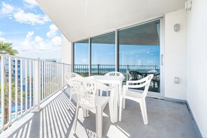 Outdoor dining - Sandcastle Condominium Unit 416 (Port Aransas)