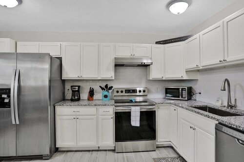 Comfy 4br/2bath near I295, Beach, and Orange Park