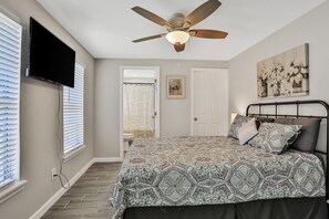 4 bedrooms, iron/ironing board, free WiFi, bed sheets