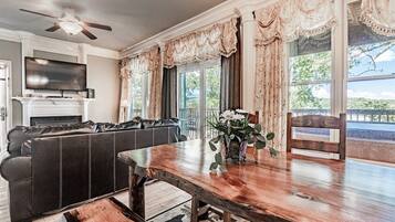 TV, lareira, escritórios