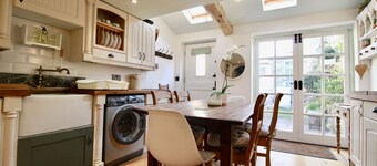 Cockle Cottage, An artists haven, Charming Cottage