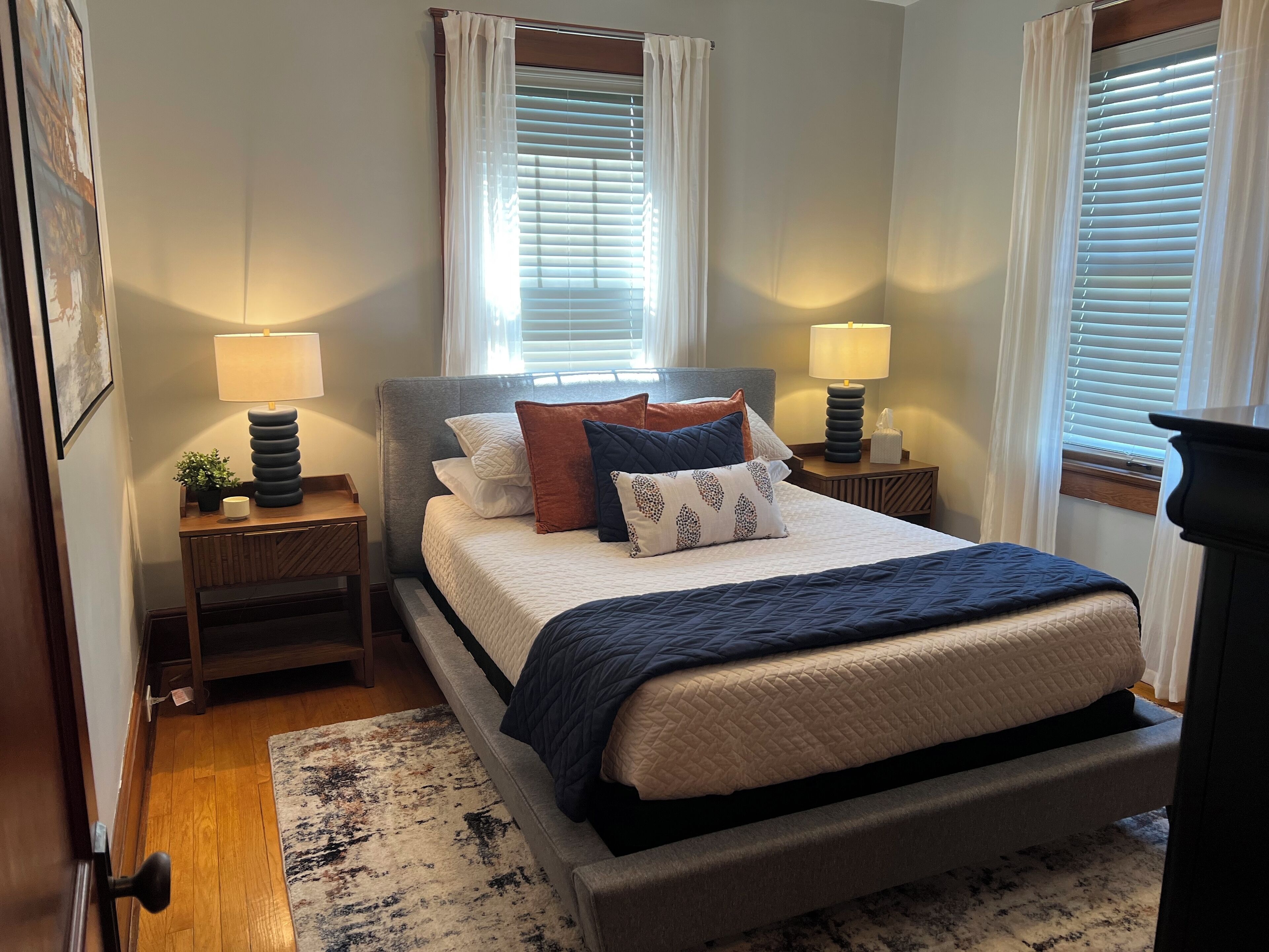 2 多间卧室、办公桌、熨斗/熨衣板、旅行婴儿床