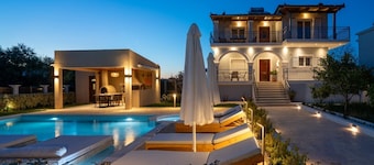 Paris Family Villa!!!