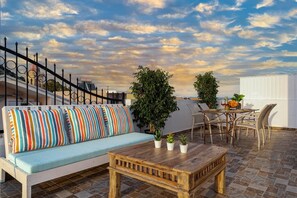 Outdoor dining - Marayas Modern Loft!! (Zakynthos)