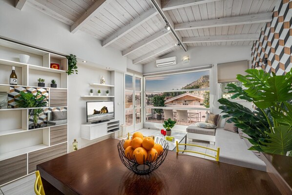 TV - Marayas Modern Loft!! (Zakynthos)