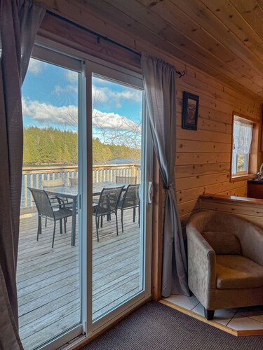 Ahmic Lake Resort's 3-Bedroom Cottage (Black Bear Cottage)