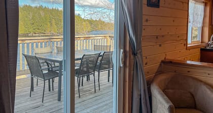 Ahmic Lake Resort's 3-Bedroom Cottage (Black Bear Cottage)