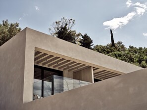 المنشأة من الخارج