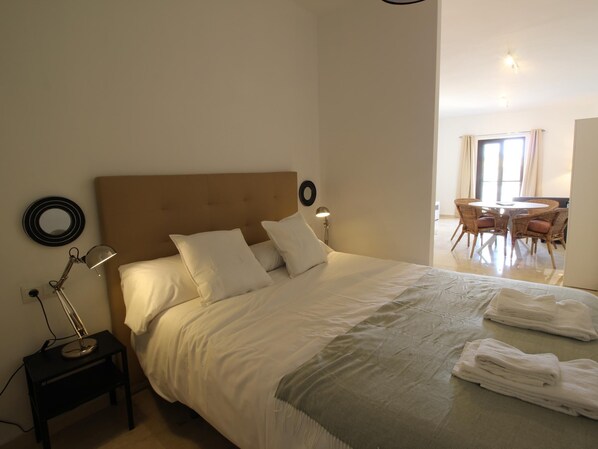 1 bedroom, iron/ironing board, internet, bed sheets