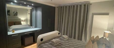 Decoración personalizada, muebles diferentes y escritorio