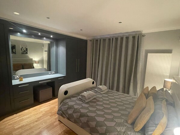 Comfort Double Room | Individually decorated, individually furnished, desk, blackout drapes