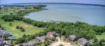 Lovely Lakeside Living