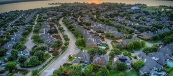 Lovely Lakeside Living