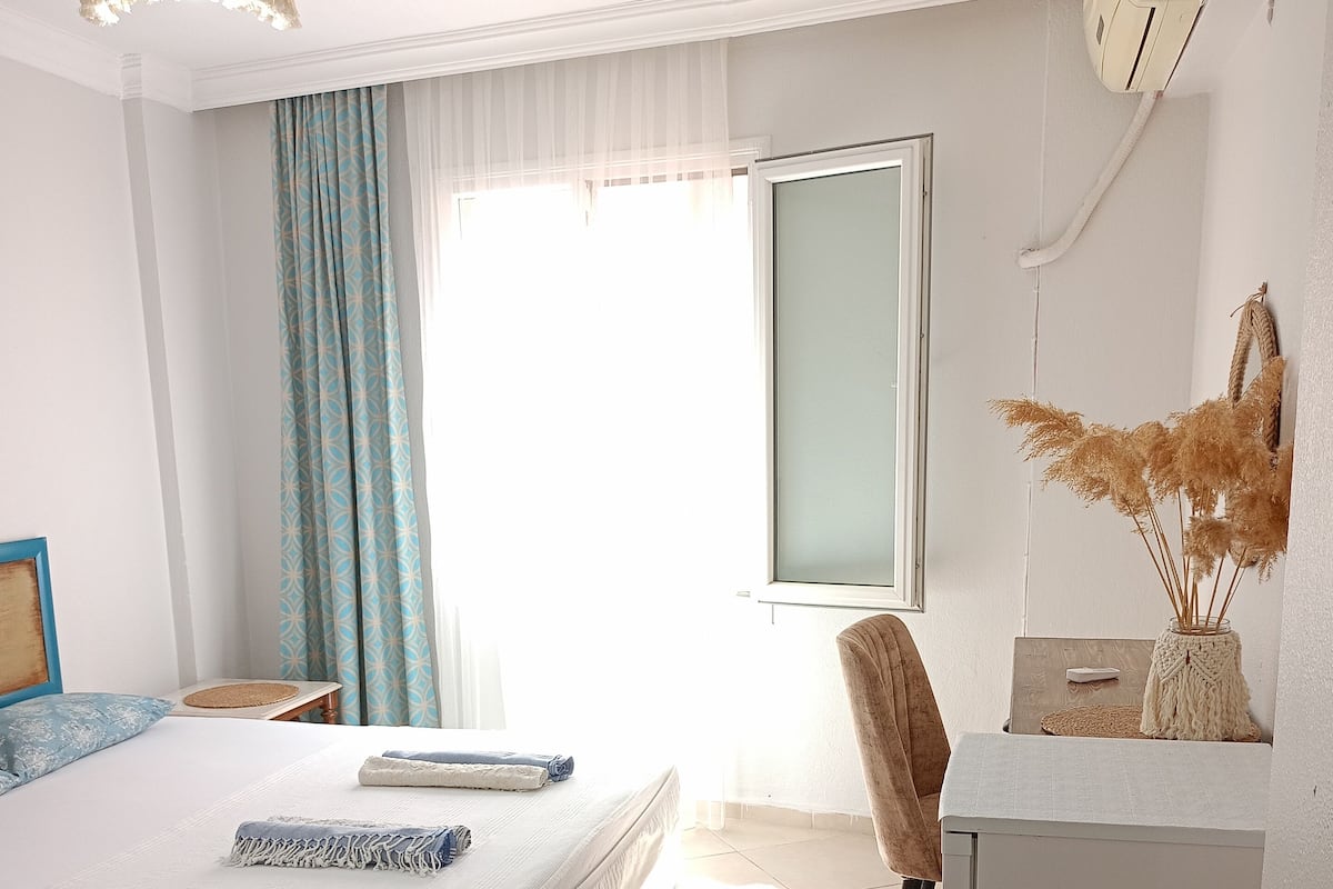Habitación clásica doble | Minibar, escritorio, espacio para trabajar con un portátil y wifi gratis