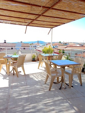 Terrace/patio - Ayvalık Leya Pansiyon (Ayvalik)