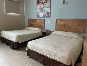 Standard Room | Blackout curtains, iron/ironing board, free WiFi, bed sheets - Hotel Santo Domingo (Villahermosa)