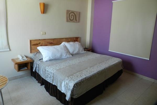 Phòng Deluxe | Màn/rèm cản sáng, bàn ủi/dụng cụ ủi quần áo