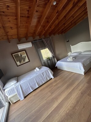 Family Quadruple Room | Free WiFi - Erythros Otel (Cesme)