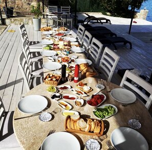 Free daily continental breakfast - Erythros Otel (Cesme)