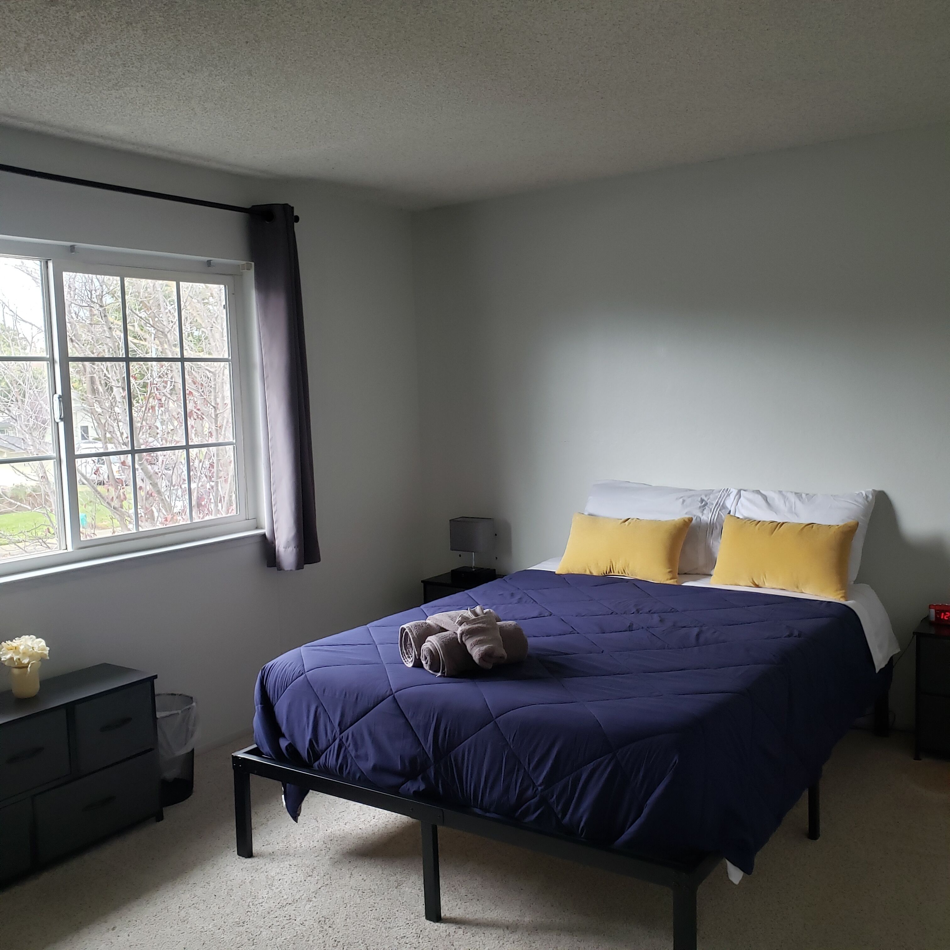 2 bedrooms, premium bedding, desk, iron/ironing board