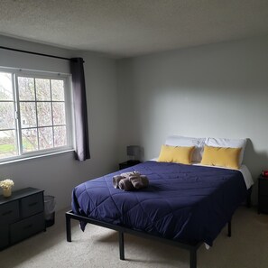 2 habitaciones, ropa de cama de alta calidad y escritorio