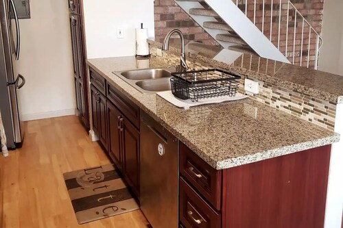 Historic Niles Condo Near Bart & Shopping Center