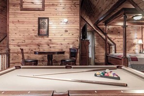 2 bedrooms, iron/ironing board, WiFi, bed sheets - Family Cozy Hideaway, Sleeps 6・Pool Table + Grill (Pigeon Forge)