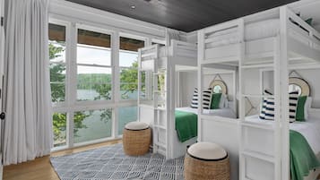 5 bedrooms, iron/ironing board, WiFi, bed sheets