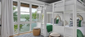 Designer Luxury on Smith Lake/Pool/5BR/3BR/Steps to Water!