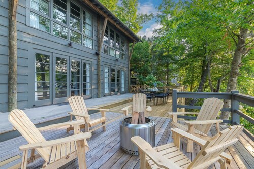 Designer Luxury on Smith Lake/Pool/5BR/3BR/Steps to Water!