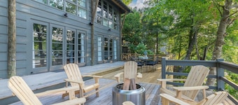 Designer Luxury on Smith Lake/Pool/5BR/3BR/Steps to Water!