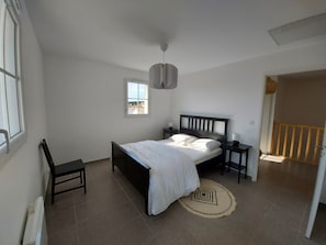 1 chambre, fer et planche Ă repasser, lit parapluie, Wi-Fi