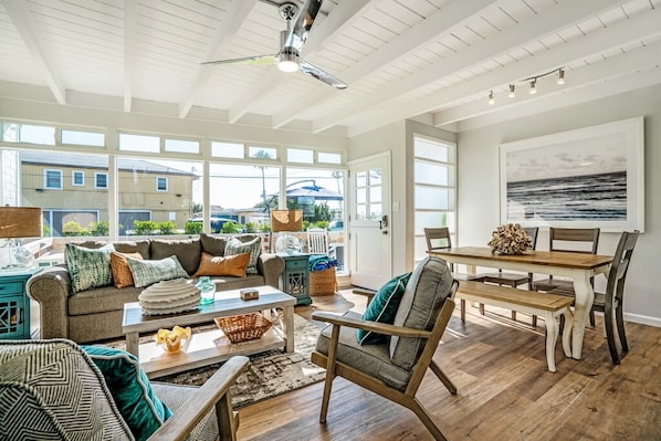 Living area - "POINT BREAK! House 2-King Beds, 1-Block to Beach! (Oceanside)
