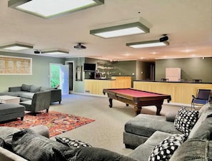 TV - Spacious 4 bedroom- Great Location (Lexington)