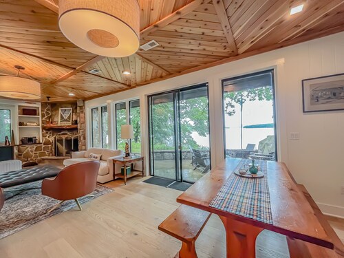 Luxury Expansive Lakefront, Newly Renovated!