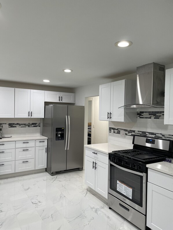 Fridge, microwave, oven, stovetop