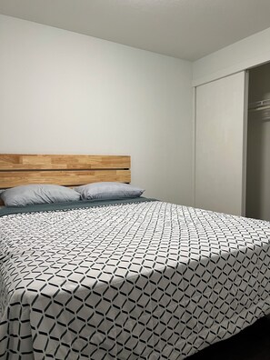 3 bedrooms, in-room safe, free WiFi - Modern home with free parking on premises (Renton)