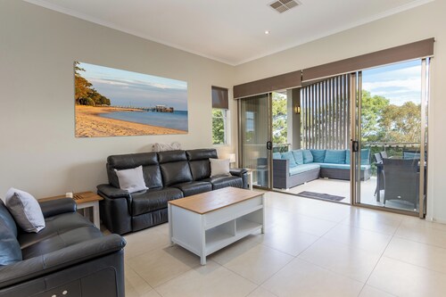 Keith's on Pumicestone, 1 of the 3 most popular units on beautiful Bribie Island