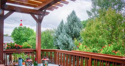 Charming Home w/ Yard ~ 12 Mi to Fort Collins