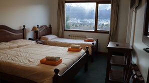 Down comforters, minibar, desk, laptop workspace - Oikos (Ushuaia)