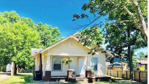 A single-story house with a front porch, a small yard, and a wooden fence. - UK/Rupp/Downtown-3 Bedroom-3 Bath!! (Lexington)